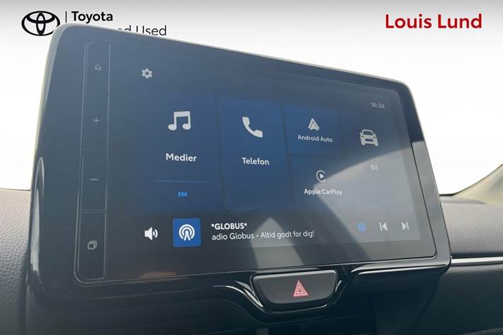 Hvid Toyota Yaris fra 2024