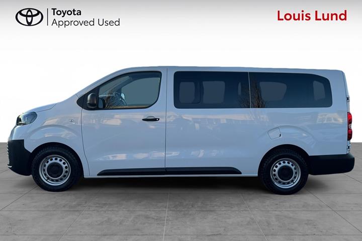 Hvid Toyota Proace Verso fra 2024