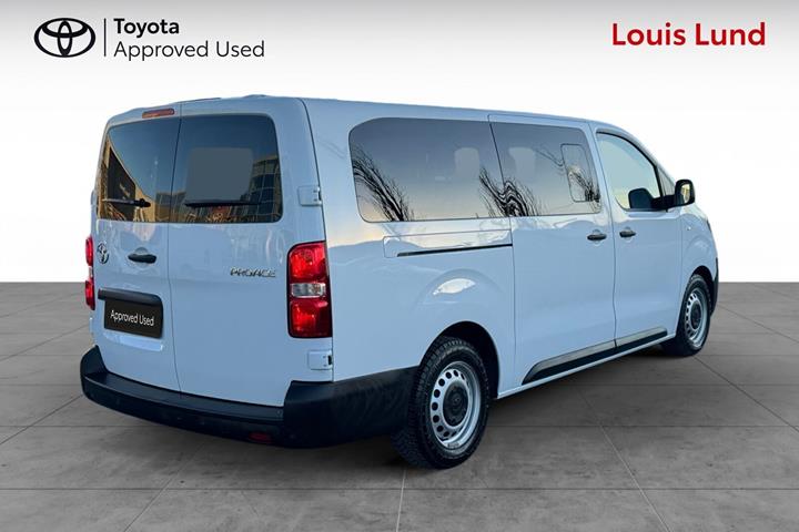 Hvid Toyota Proace Verso fra 2024