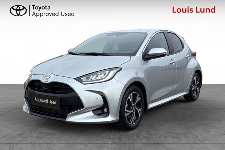 Sølv Toyota Yaris fra 2024 set udefra