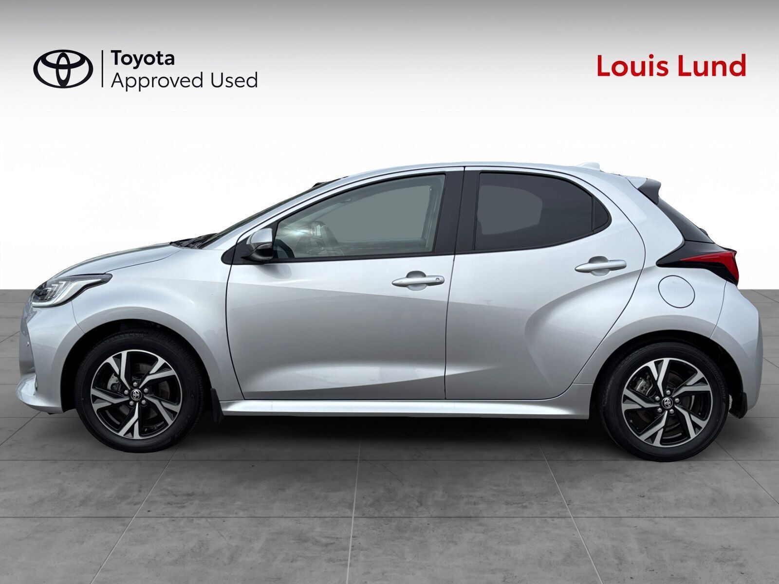 Sølv Toyota Yaris fra 2024