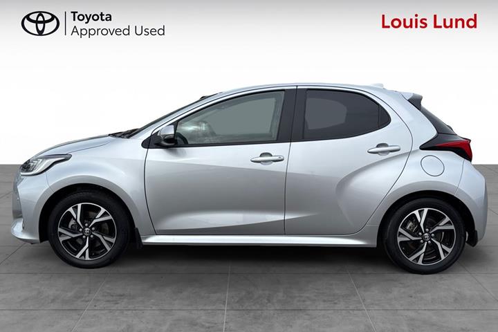Sølv Toyota Yaris fra 2024