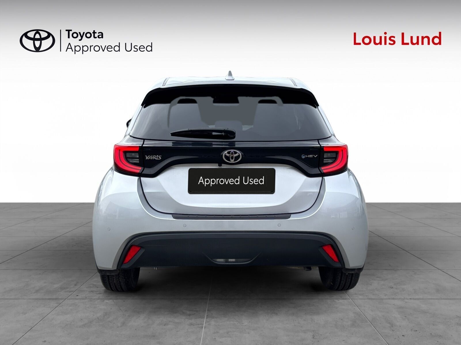 Sølv Toyota Yaris fra 2024