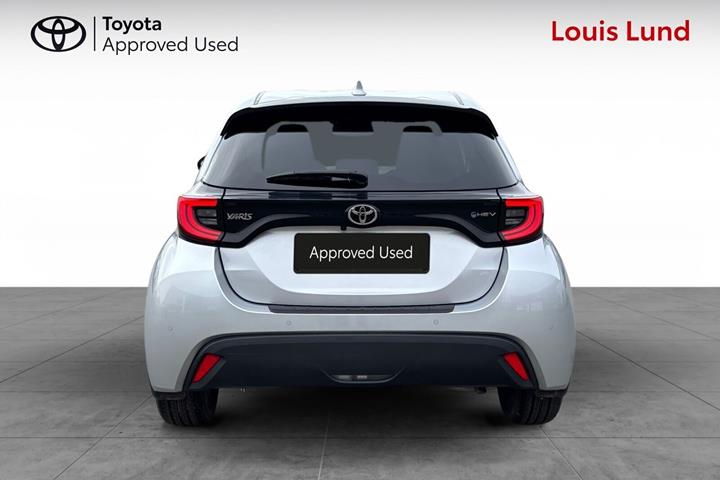 Sølv Toyota Yaris fra 2024