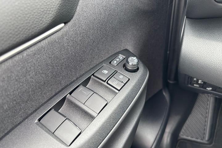 Sølv Toyota Yaris fra 2024