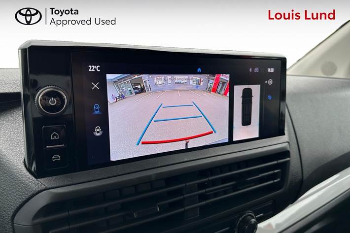 Grå Toyota ProAce fra 2024