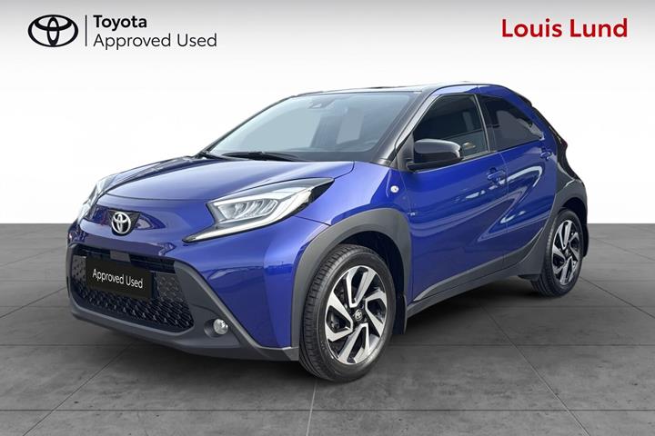 Blå Toyota Aygo X fra 2024 set udefra