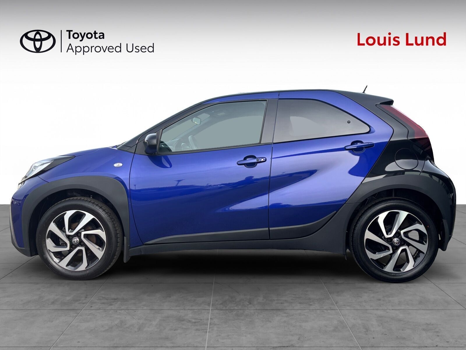Blå Toyota Aygo X fra 2024