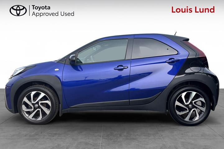 Blå Toyota Aygo X fra 2024