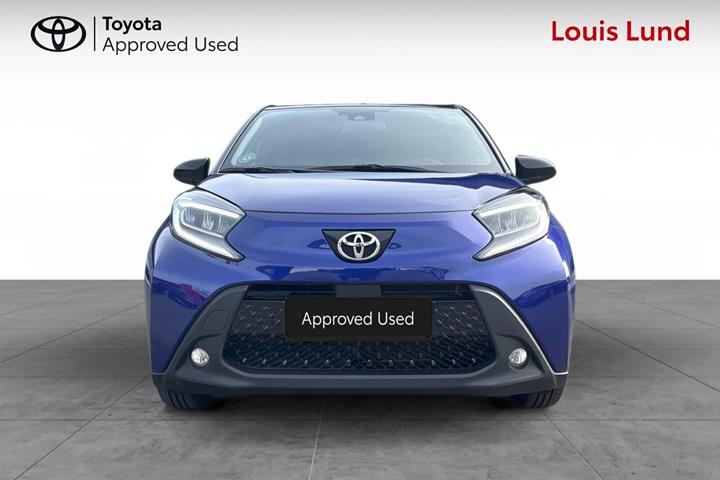 Blå Toyota Aygo X fra 2024