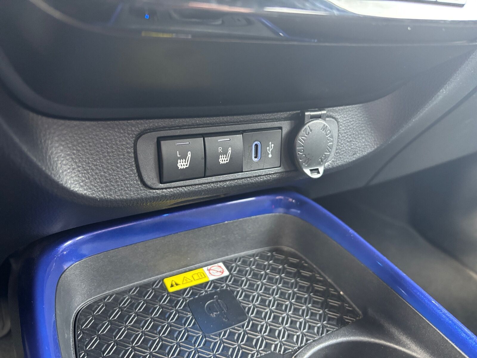 Blå Toyota Aygo X fra 2024