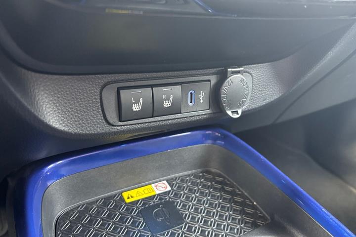Blå Toyota Aygo X fra 2024