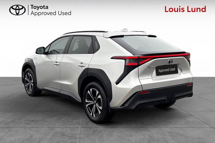 Sølv Toyota BZ4X fra 2024