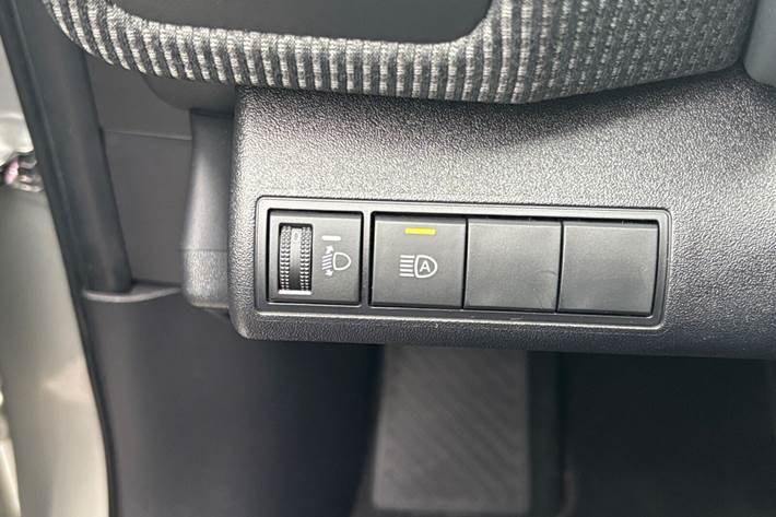 Sølv Toyota BZ4X fra 2024