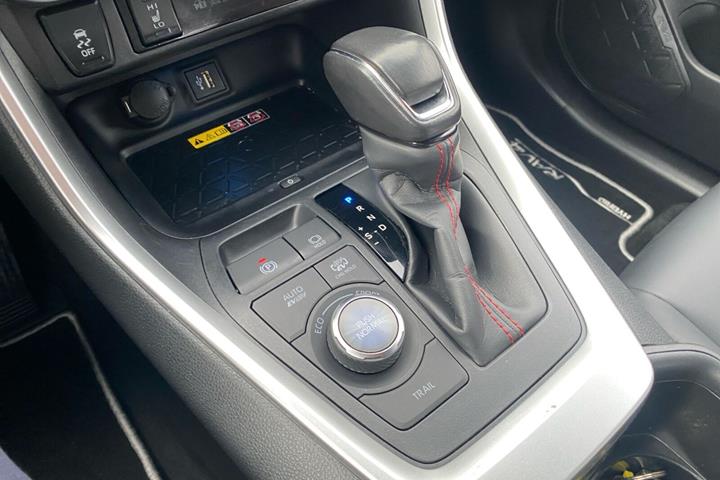 Grå Toyota RAV4 Plug-in fra 2024