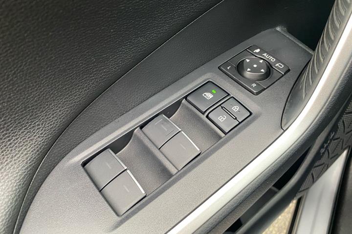 Grå Toyota RAV4 Plug-in fra 2024