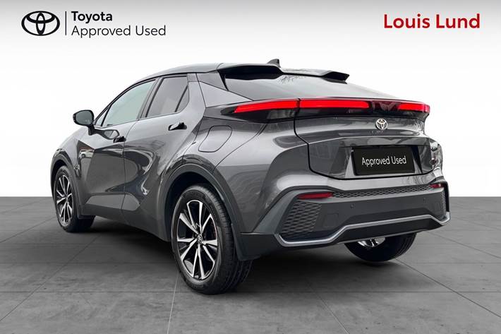 Grå Toyota C-HR fra 2024