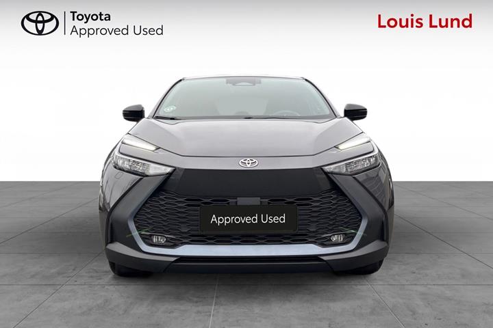 Grå Toyota C-HR fra 2024