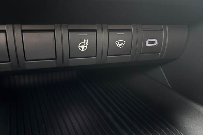 Grå Toyota C-HR fra 2024