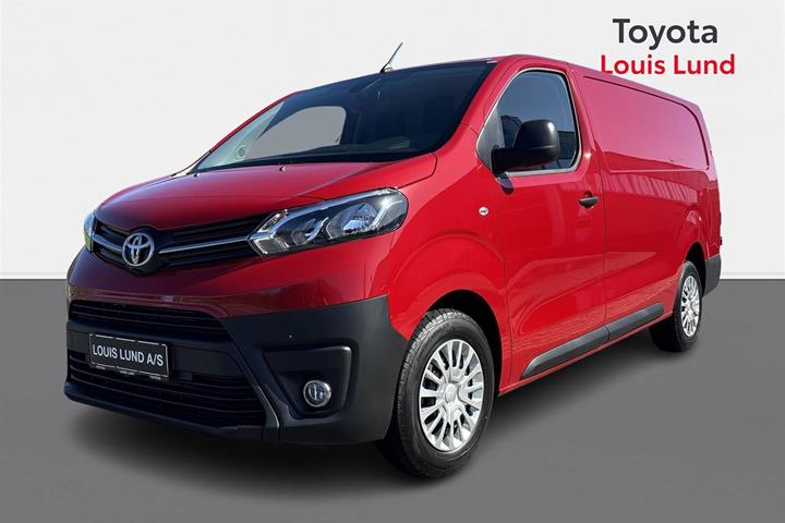 Rød Toyota ProAce fra 2024 set udefra