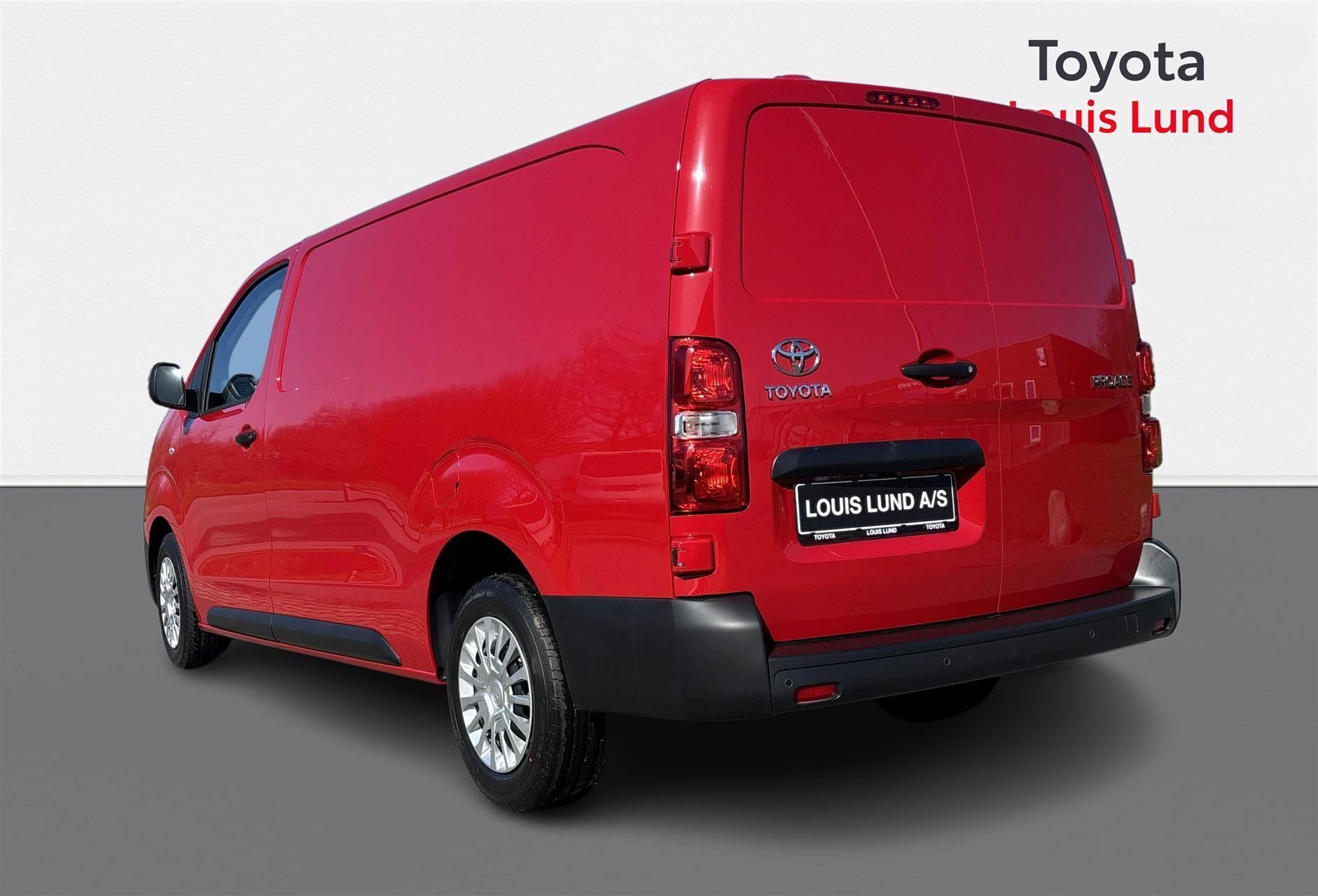 Rød Toyota ProAce fra 2024