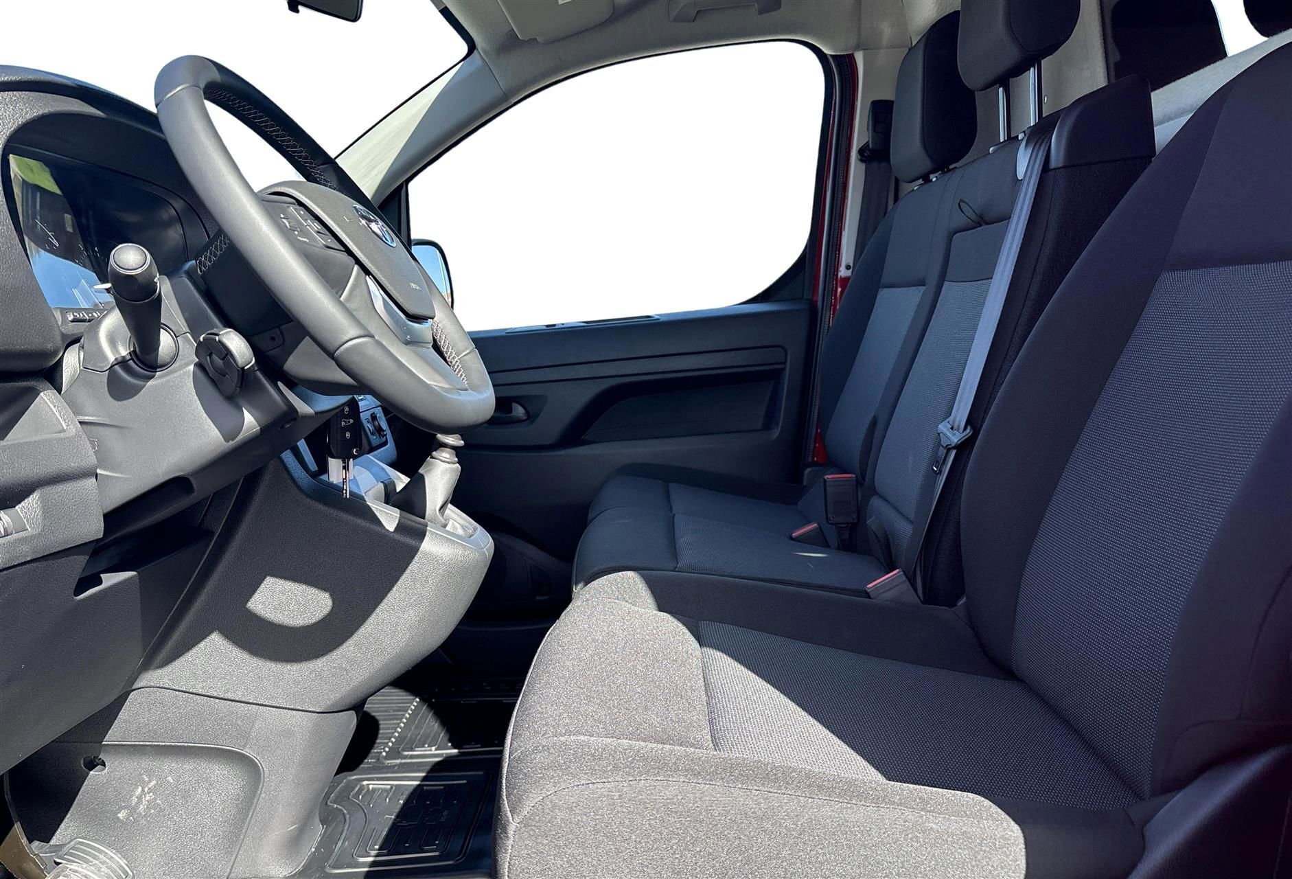 Rød Toyota ProAce fra 2024