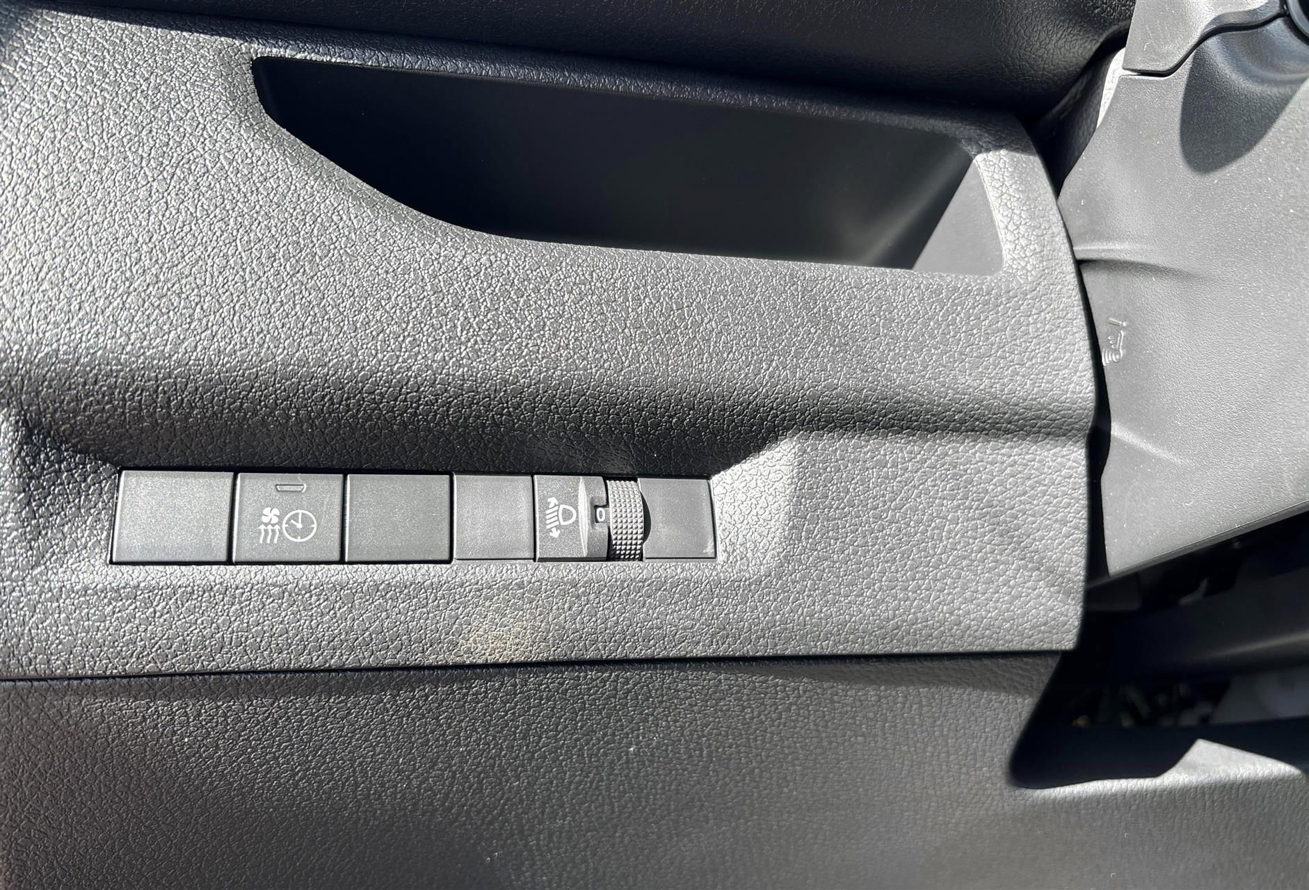Rød Toyota ProAce fra 2024