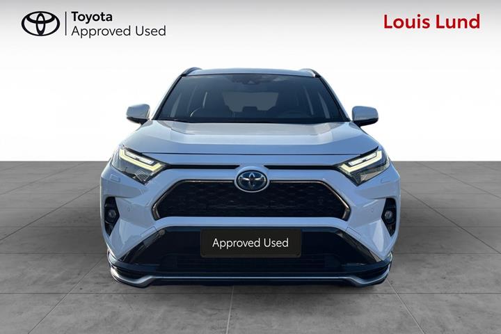Hvid Toyota RAV4 Plug-in fra 2022
