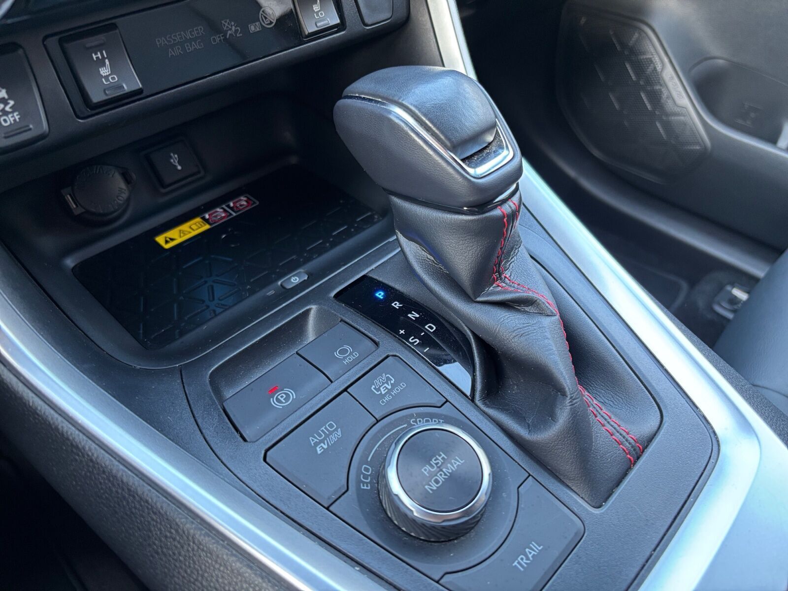 Hvid Toyota RAV4 Plug-in fra 2022