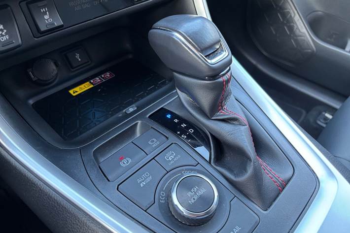 Hvid Toyota RAV4 Plug-in fra 2022