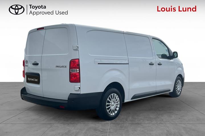 Hvid Toyota ProAce fra 2022