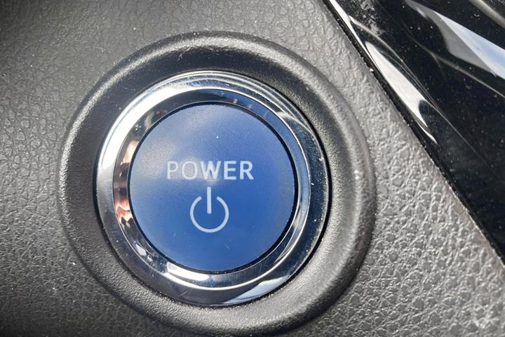 Grå Toyota C-HR fra 2018