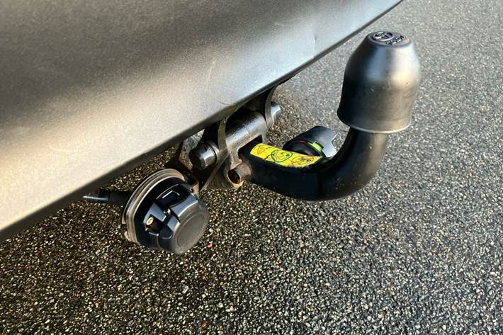 Sølv Toyota Yaris Cross fra 2022