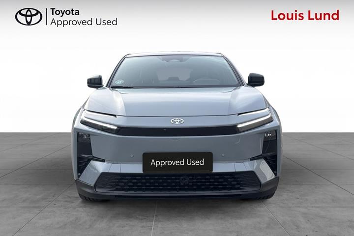 Grå Toyota C-HR+ fra 2026 set udefra