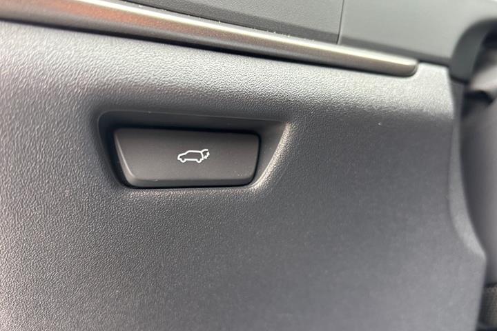 Sort Lexus RZ fra 2025
