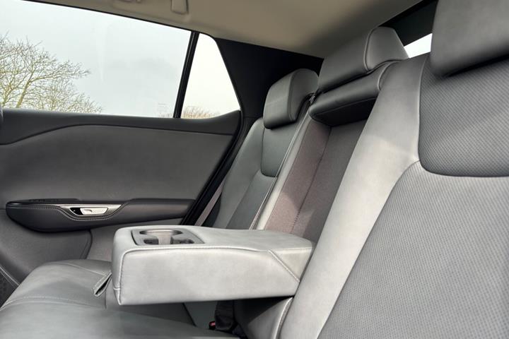 Sort Lexus RZ fra 2025