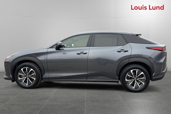 Grå Lexus RZ fra 2024