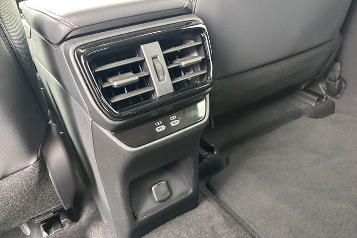 Grå Lexus RZ fra 2024