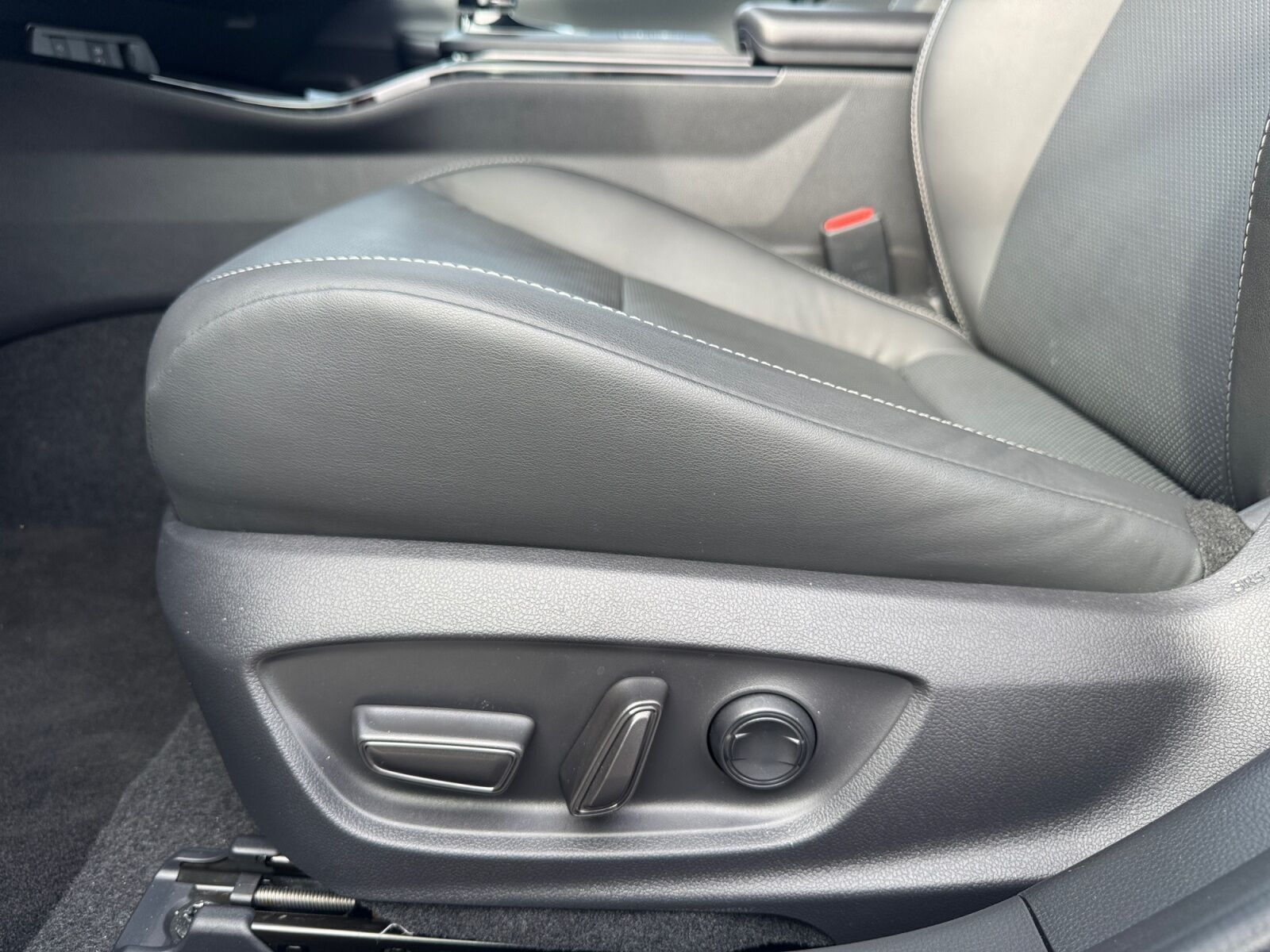 Hvid Toyota Prius Plug-in fra 2024