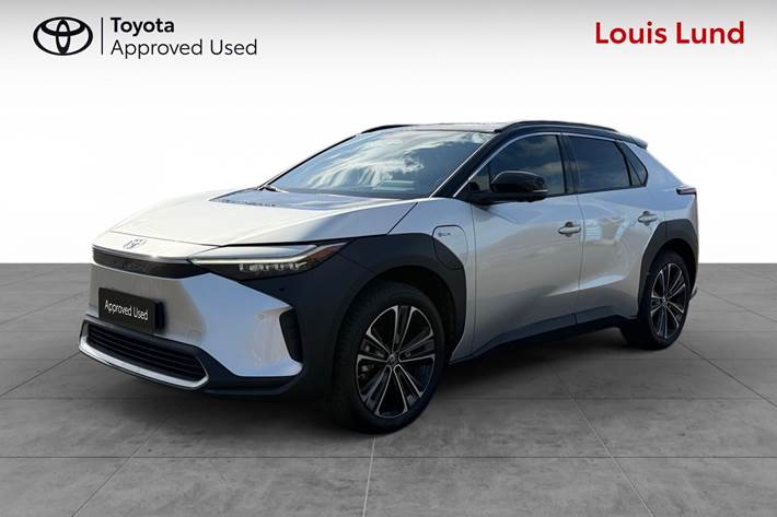 Sort Toyota BZ4X fra 2025 set udefra