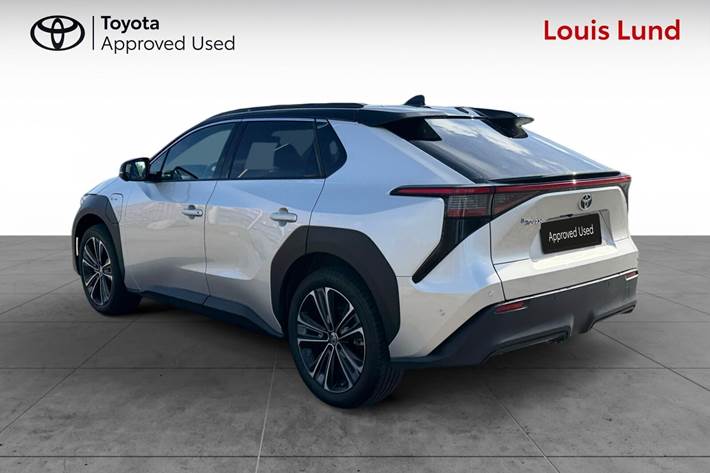 Sort Toyota BZ4X fra 2025