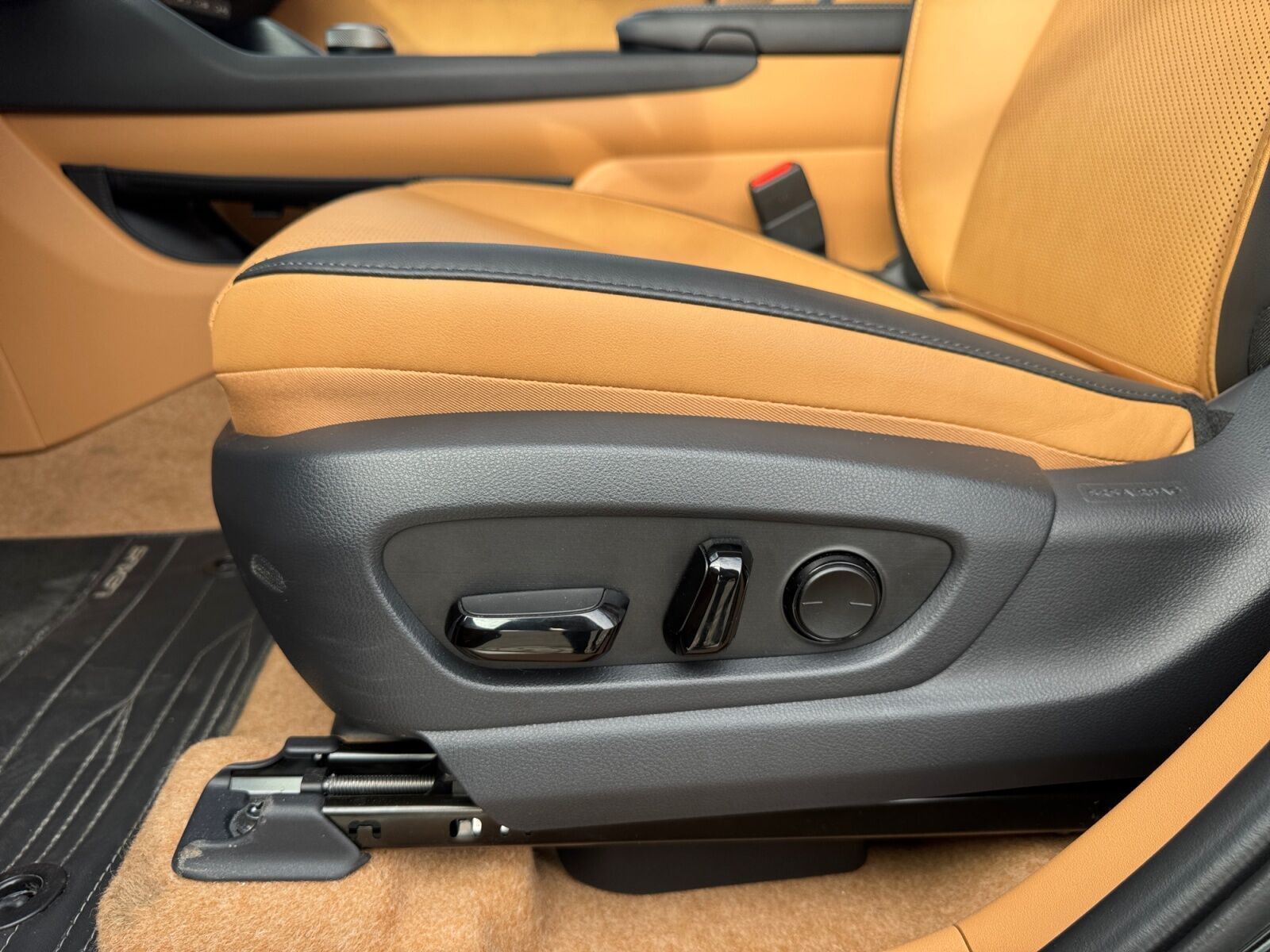 Sort Lexus RZ fra 2025