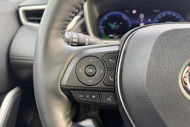 Hvid Toyota Corolla Cross fra 2025