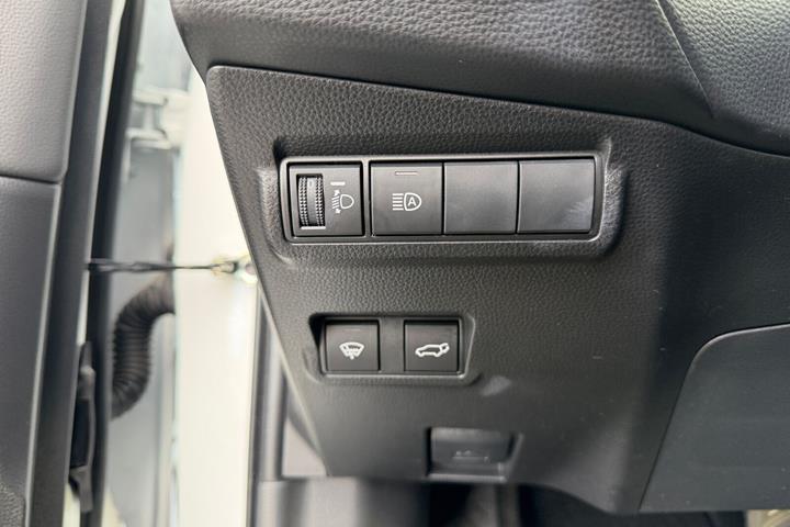 Hvid Toyota Corolla Cross fra 2025