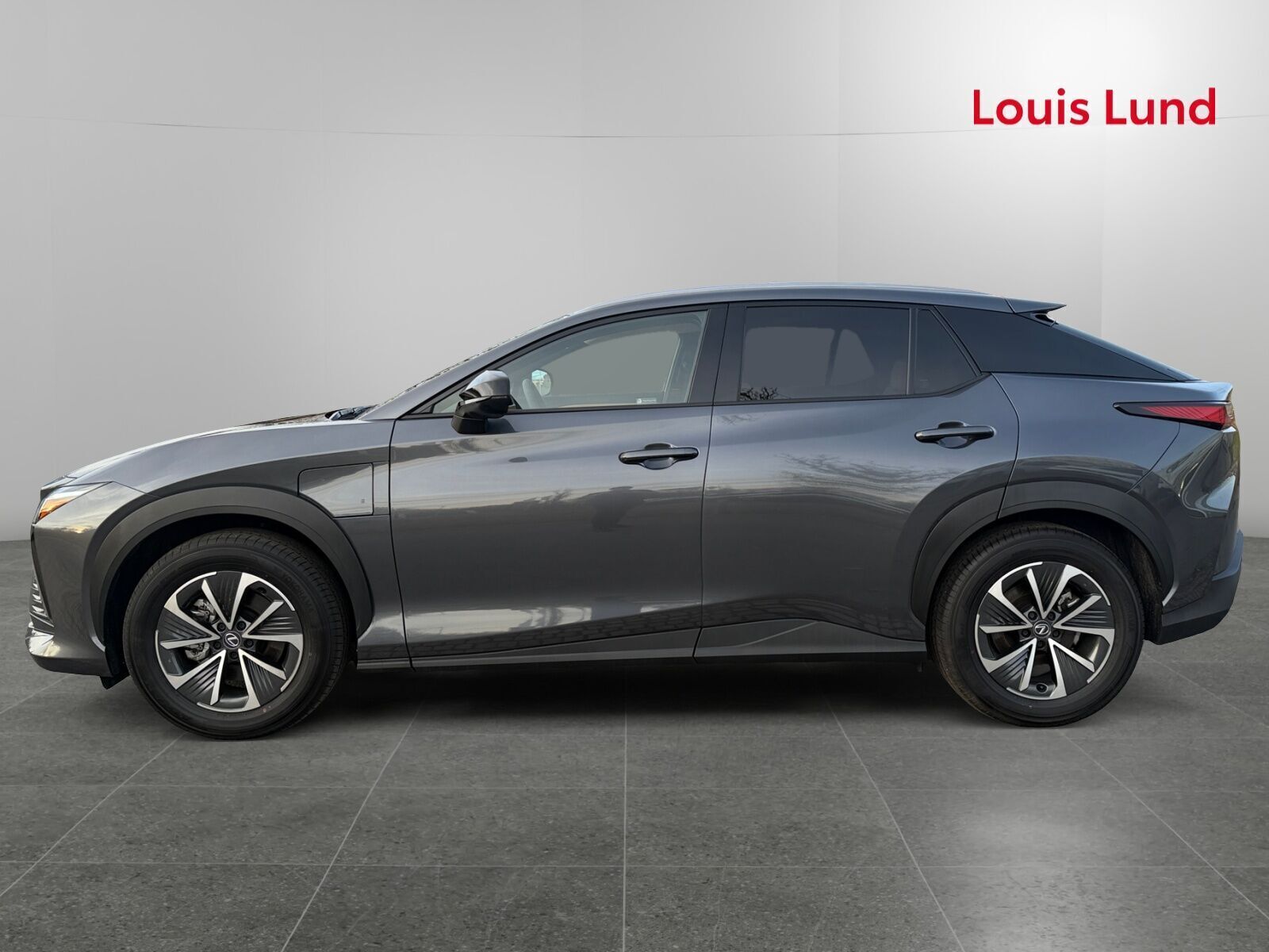 Grå Lexus RZ fra 2025