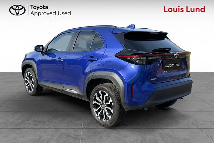 Blå Toyota Yaris Cross fra 2025