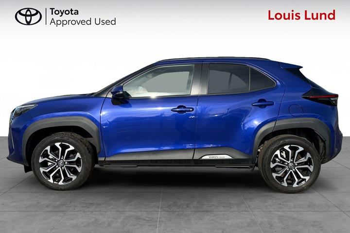 Blå Toyota Yaris Cross fra 2025