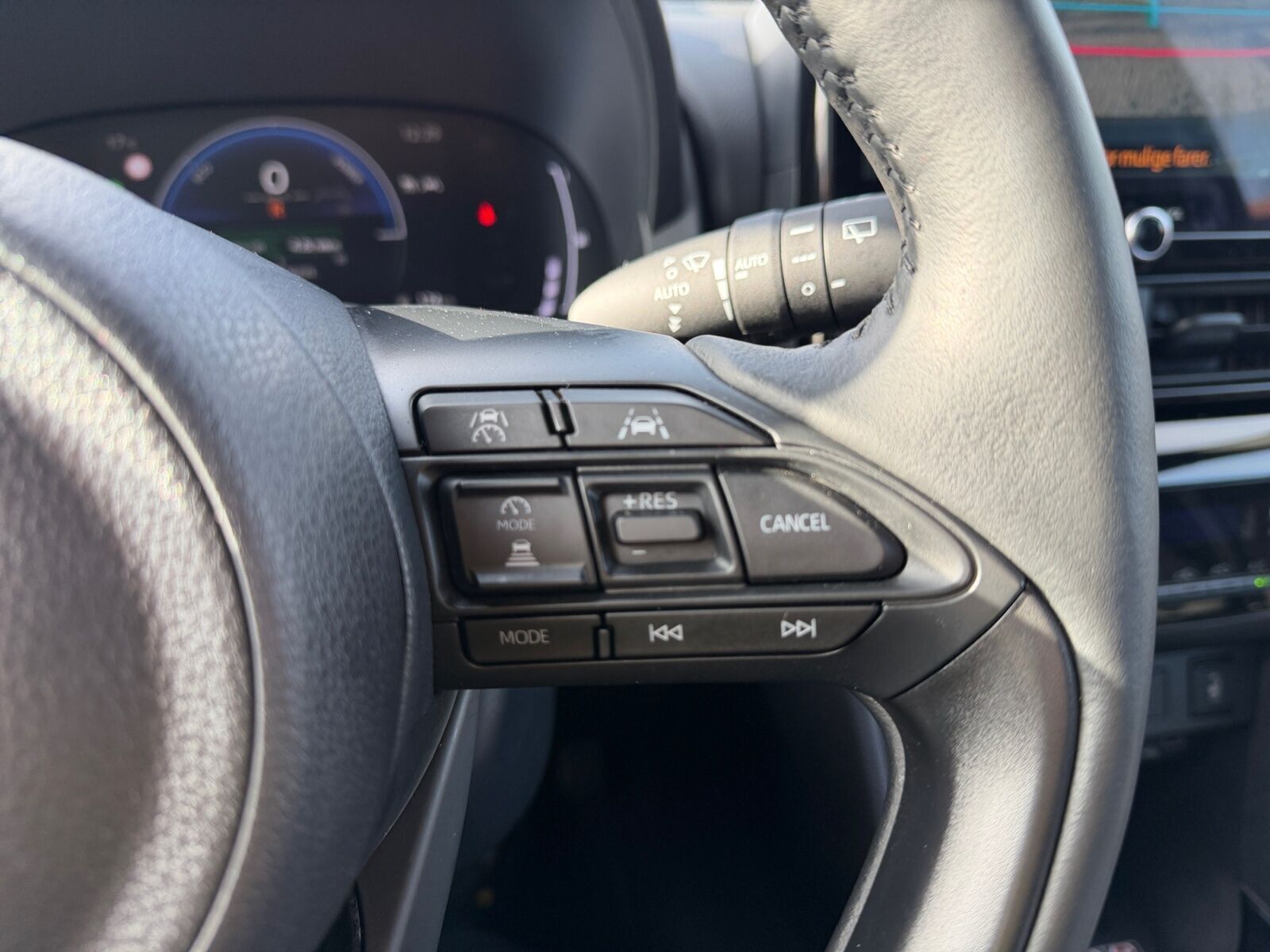 Blå Toyota Yaris Cross fra 2025
