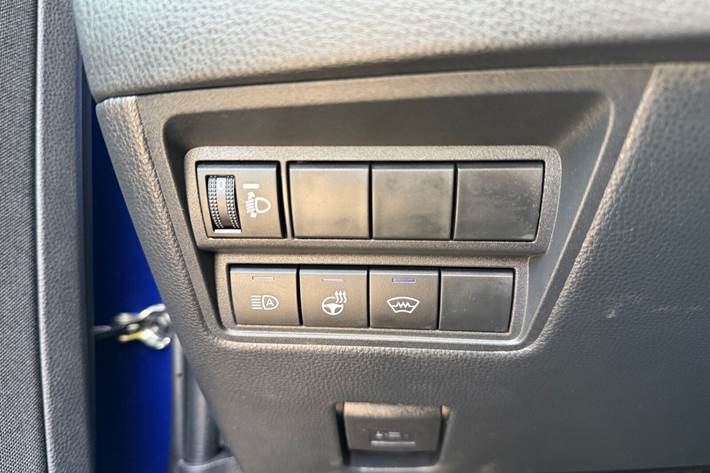 Blå Toyota Yaris Cross fra 2025