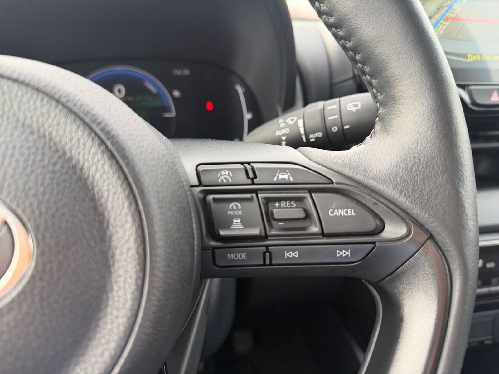 Grå Toyota Yaris fra 2025